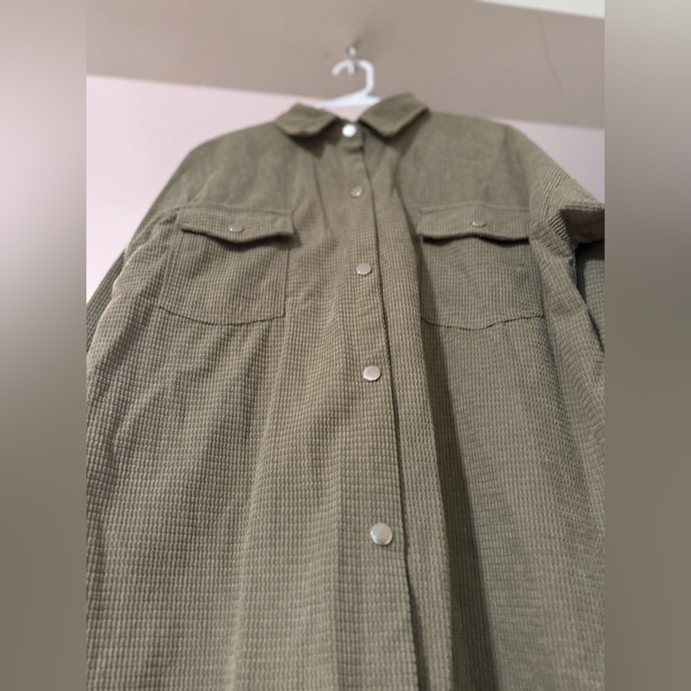 ✨OLIVE BUTTON DOWN✨ - Picture 5 of 7